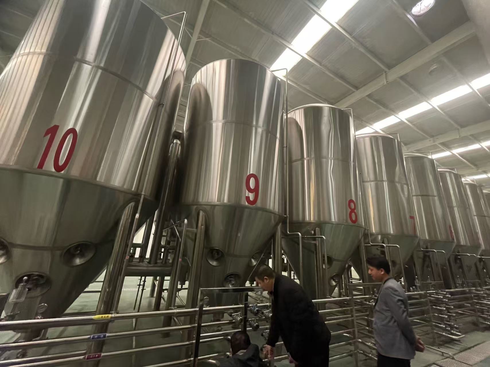 石龙精酿啤酒设备厂—平面布置、设备设计、制造、调试、培训等一条龙服务